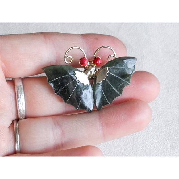 Vintage Jade Red Coral Butterfly Moth Brooch Pin Small Gold Tone Metal Carved - Picture 1 of 6